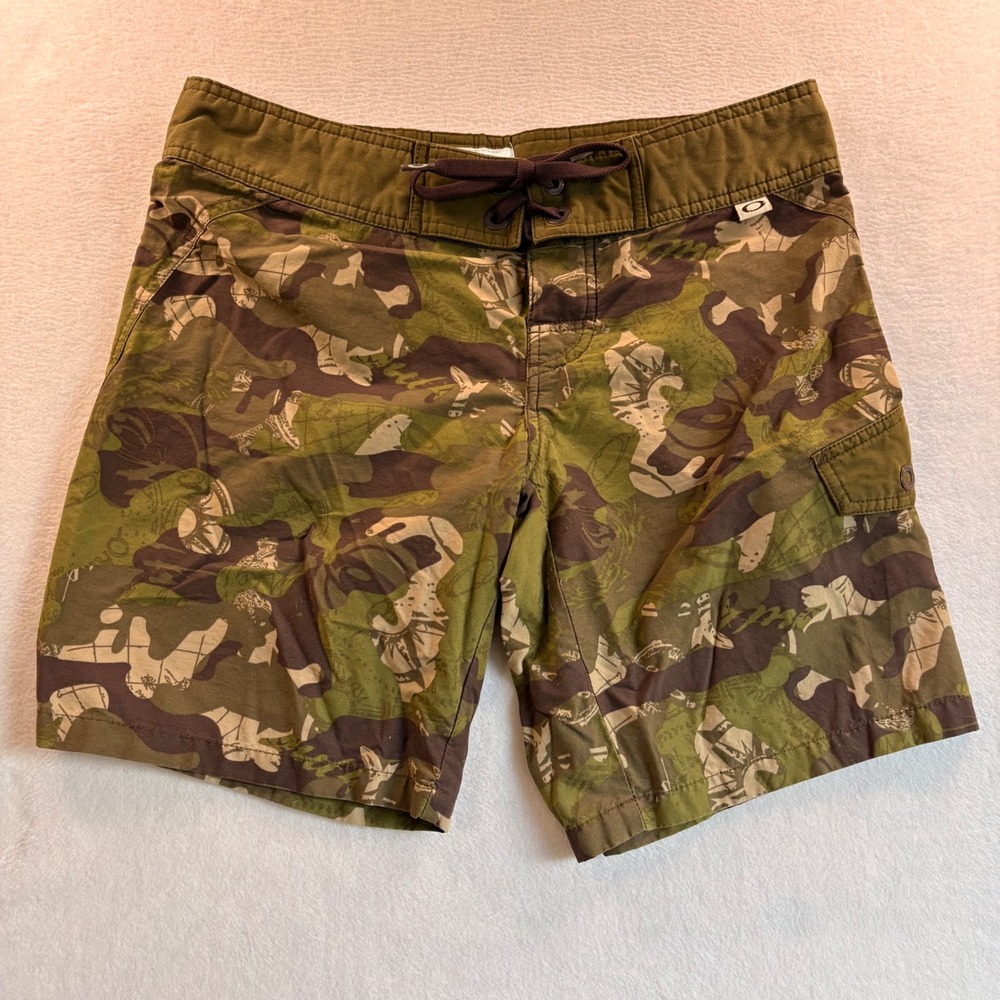 Oakley Vintage Y2K Camo Board Shorts Green Mens Size 28 SP08 581132